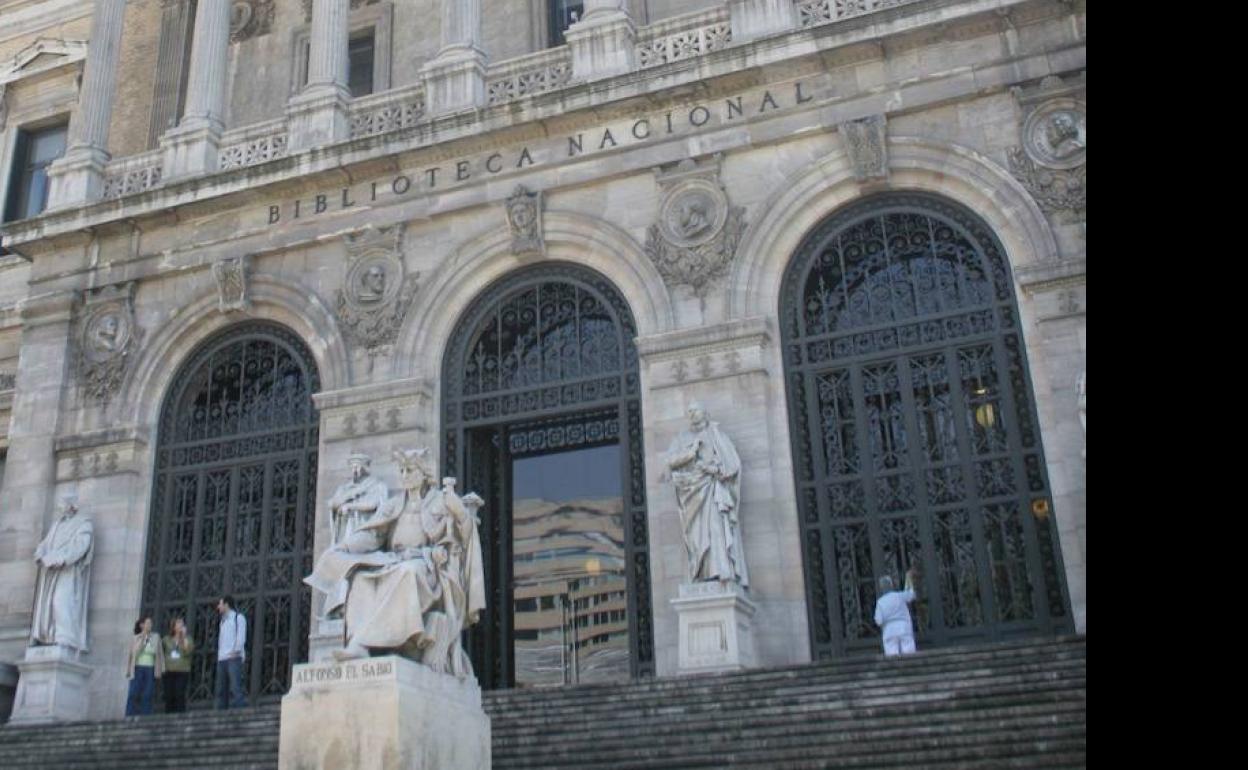 Entrada principal de la Biblioteca Nacional, en Madrid. 