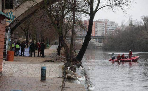 Hallan el cuerpo de un hombre flotando en el río a la altura de Poniente