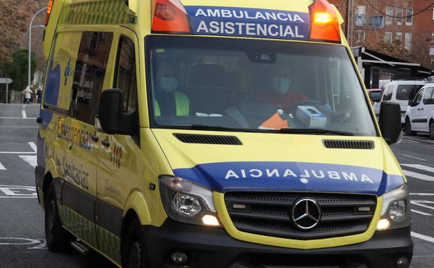 Tres lesionados tras el vuelco de un turismo en Castrogonzalo 