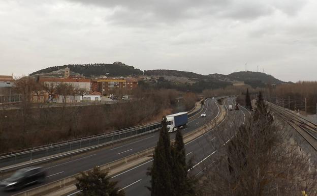 Circula ebrio y drogado desde Valladolid a Dueñas en llantas y a golpes contra el guardarraíl