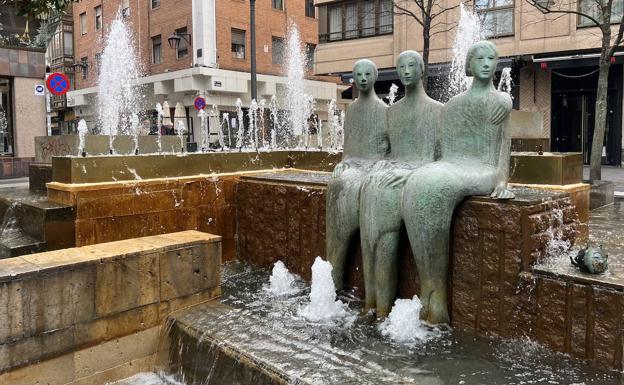 La estatua de las Sirenas de la plaza de Martí y Monsó.