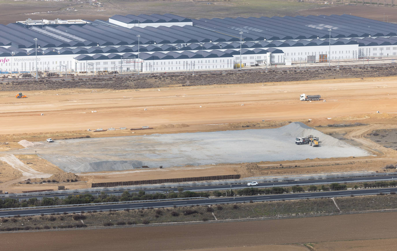 Fotos: Así avanzan las obras del centro logístico ferroviario de Valladolid