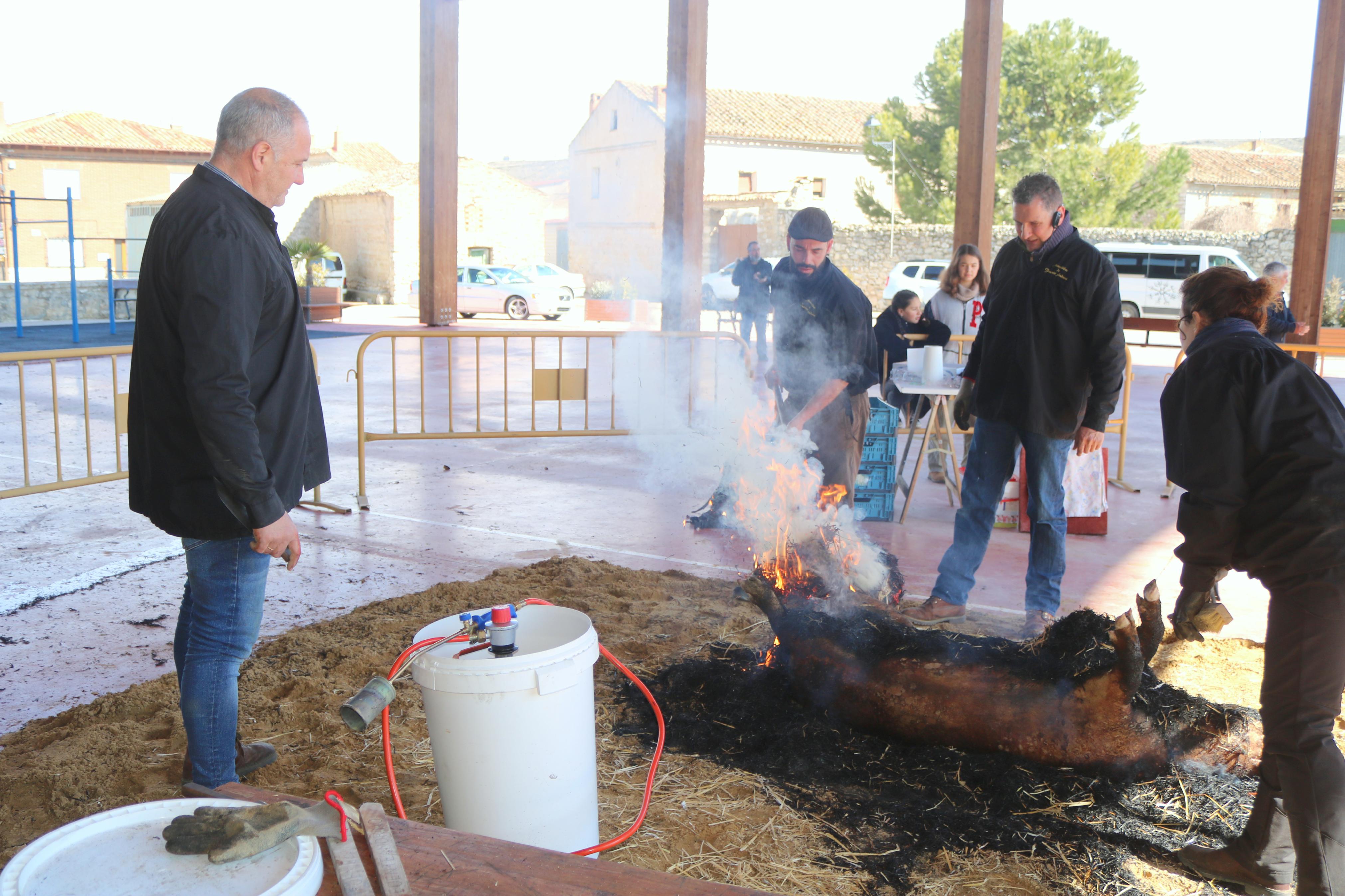 Herrera de Valdecañas celebra una animada Fiesta de la Matanza