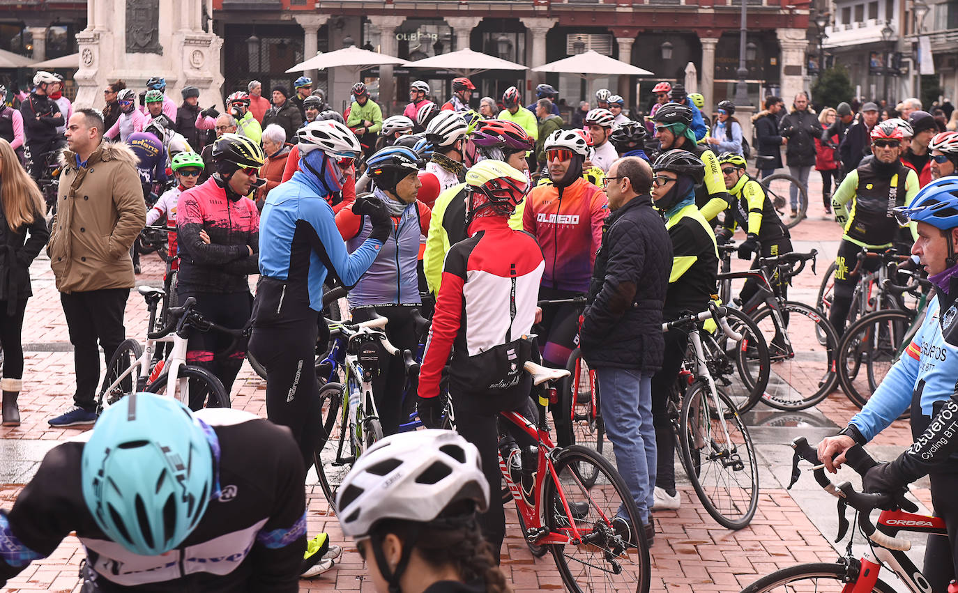 Fotos: Concentración de homenaje a Estela Domínguez, la ciclista que murió atropellada en Salamanca