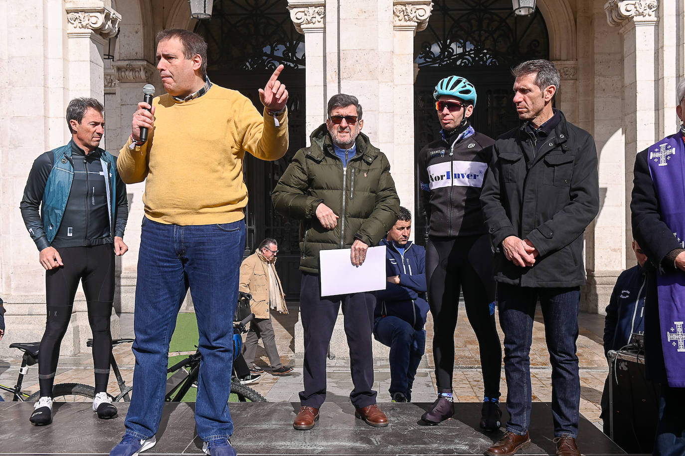 Fotos: Concentración de homenaje a Estela Domínguez, la ciclista que murió atropellada en Salamanca