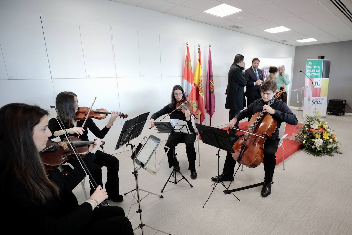 Fotos: El Ayuntamiento inaugura en Parquesol el primer Centro de Vida Activa en Valladolid