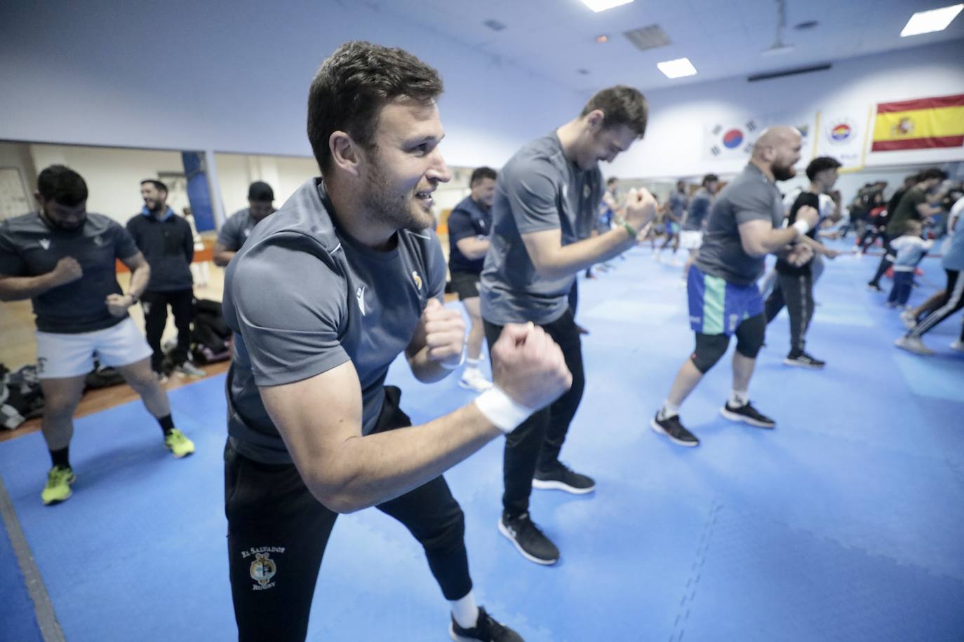 Fotos: Los jugadores de El Salvador comparten entrenamiento con los púgiles del Fight Club Valladolid y el Pucela Boxing