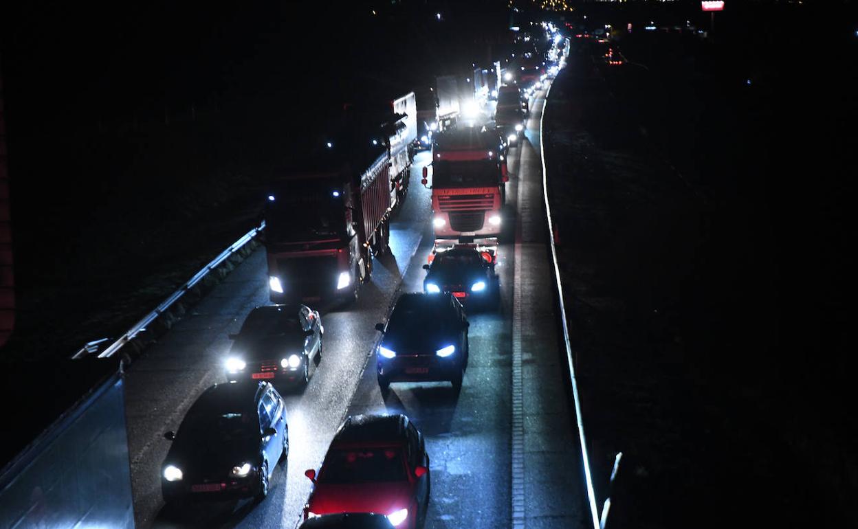 Atasco en la autovía A-62 a la altura de Valladolid.