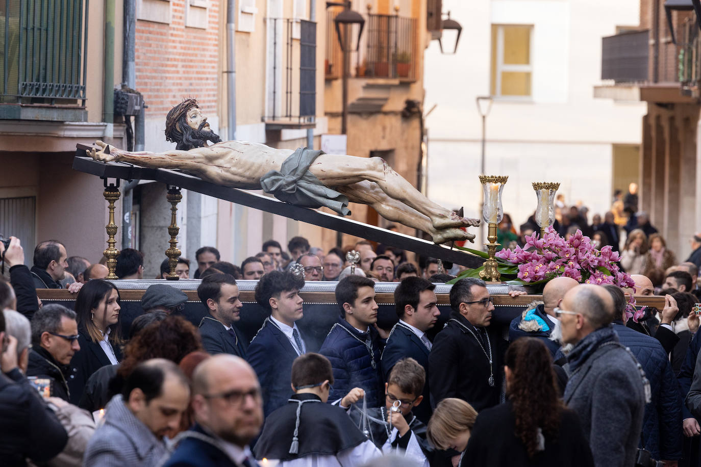 Fotos: Via Crucis Procesional en Valladolid de la cofradía de la Sagrada Pasión de Cristo