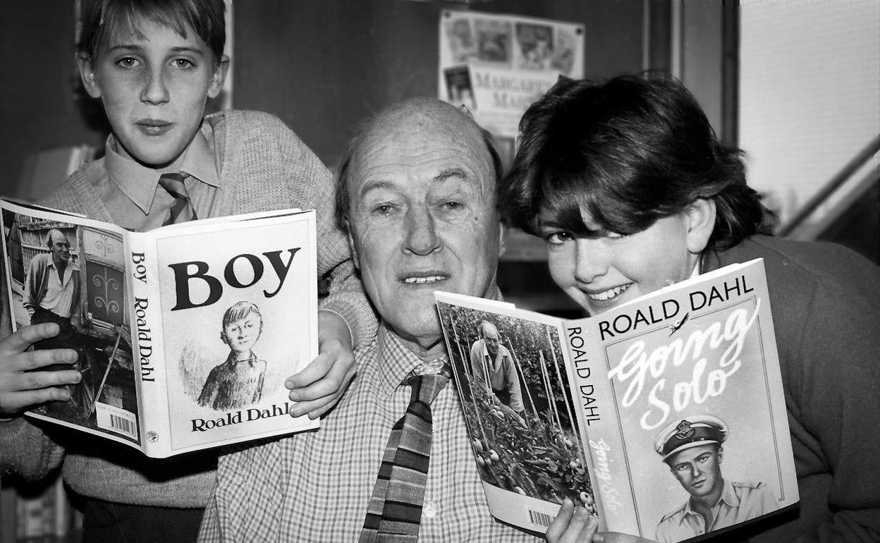 El escritor Roald Dahl, 