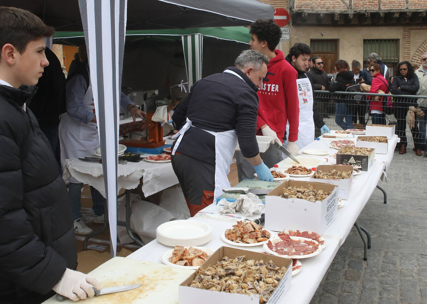 Degustación gastronómica del cerdo en San Lorenzo. 