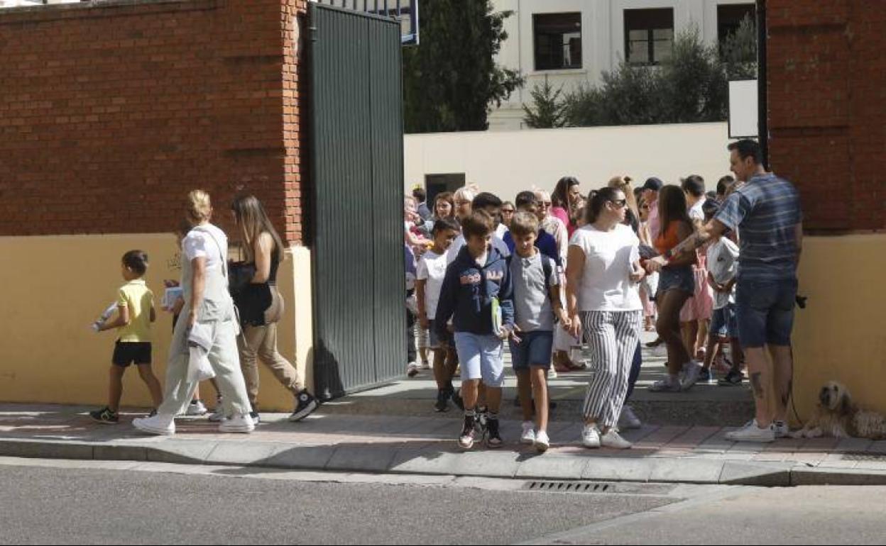 Primer día de clases en un colegio palentino.