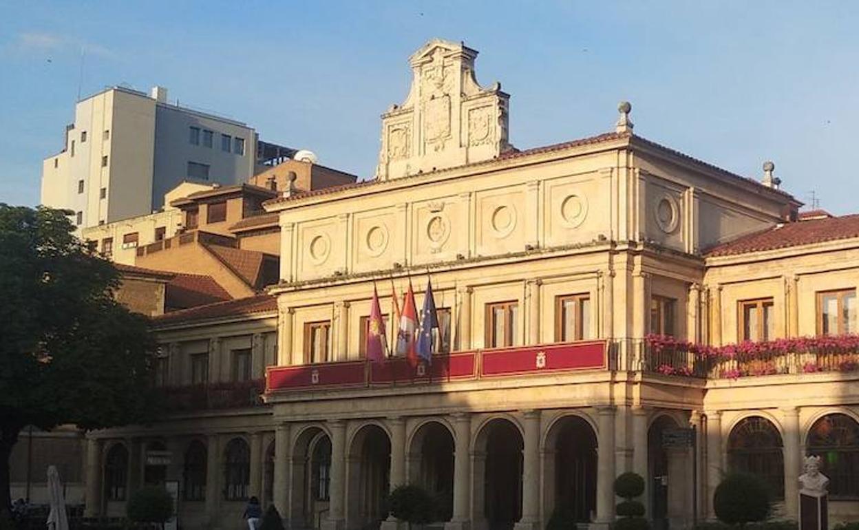 Fachada del Ayuntamiento de León.