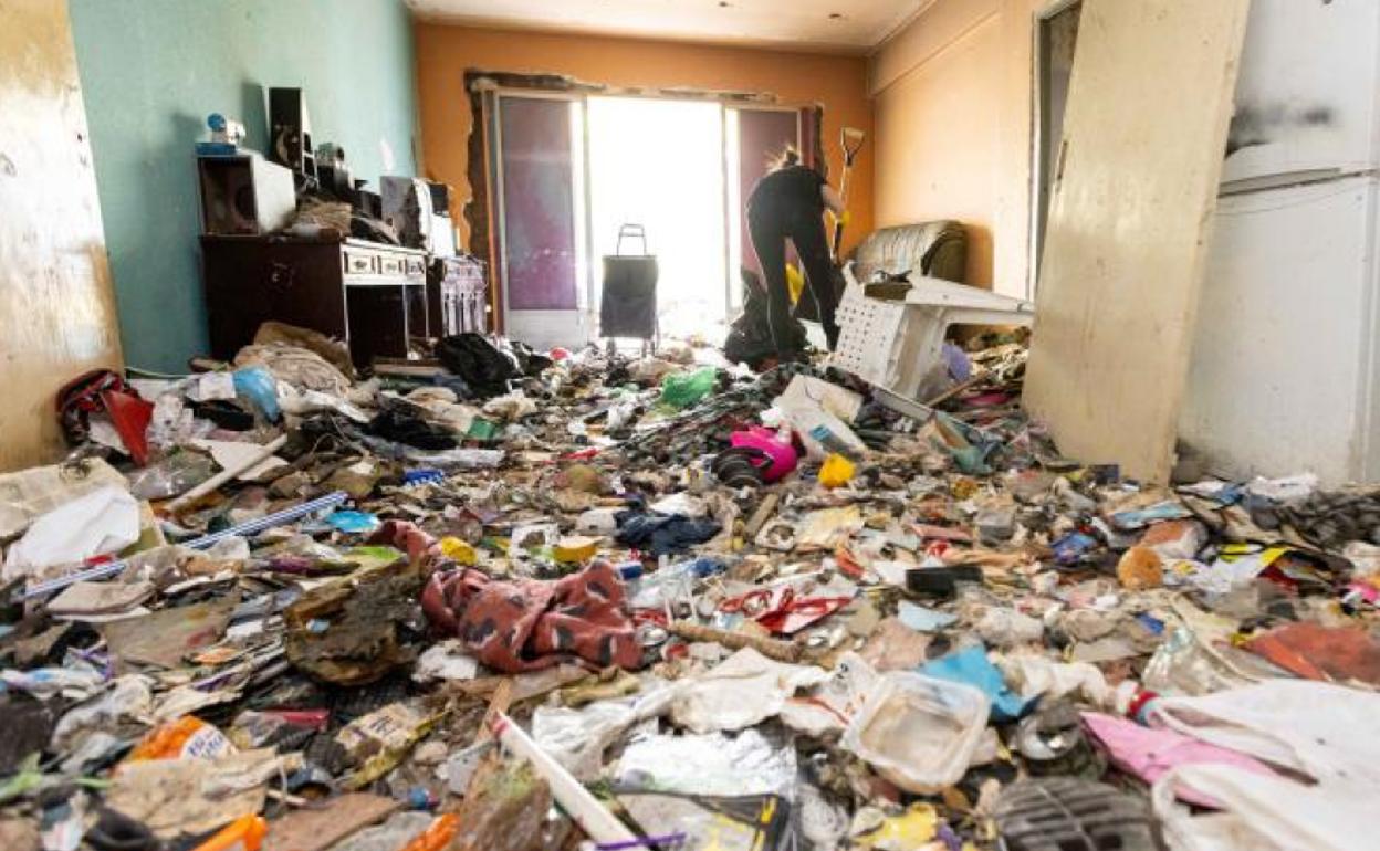 Interior de la vivienda de un hombre con Diógenes en la calle Pato de Valladolid. 