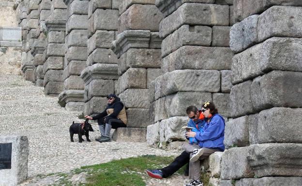 Apoyarse en el Acueducto de Segovia estará prohibido desde este sábado