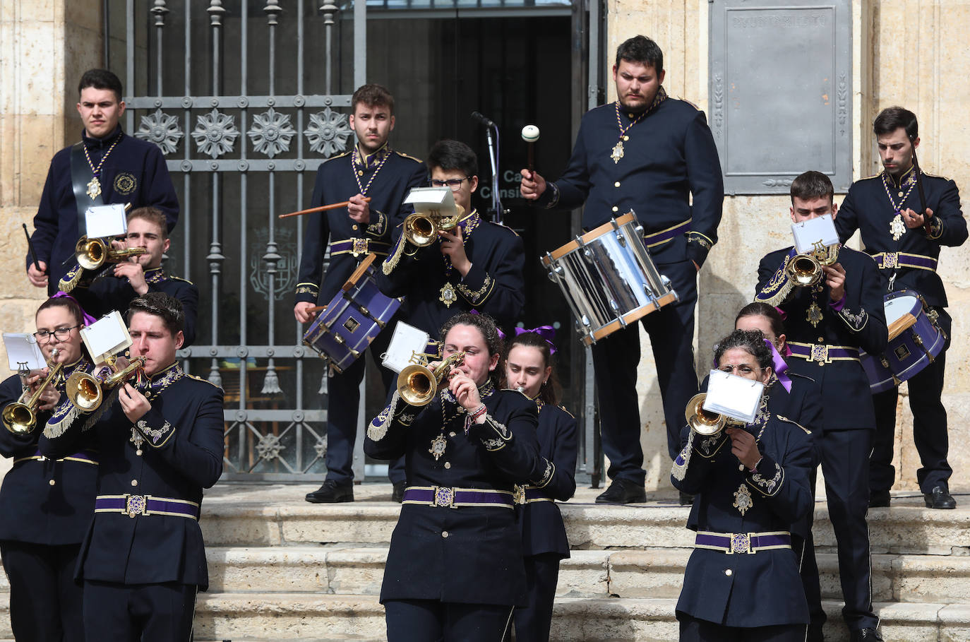 Fotos: La Semana Santa ya suena en la Plaza Mayor de Palencia