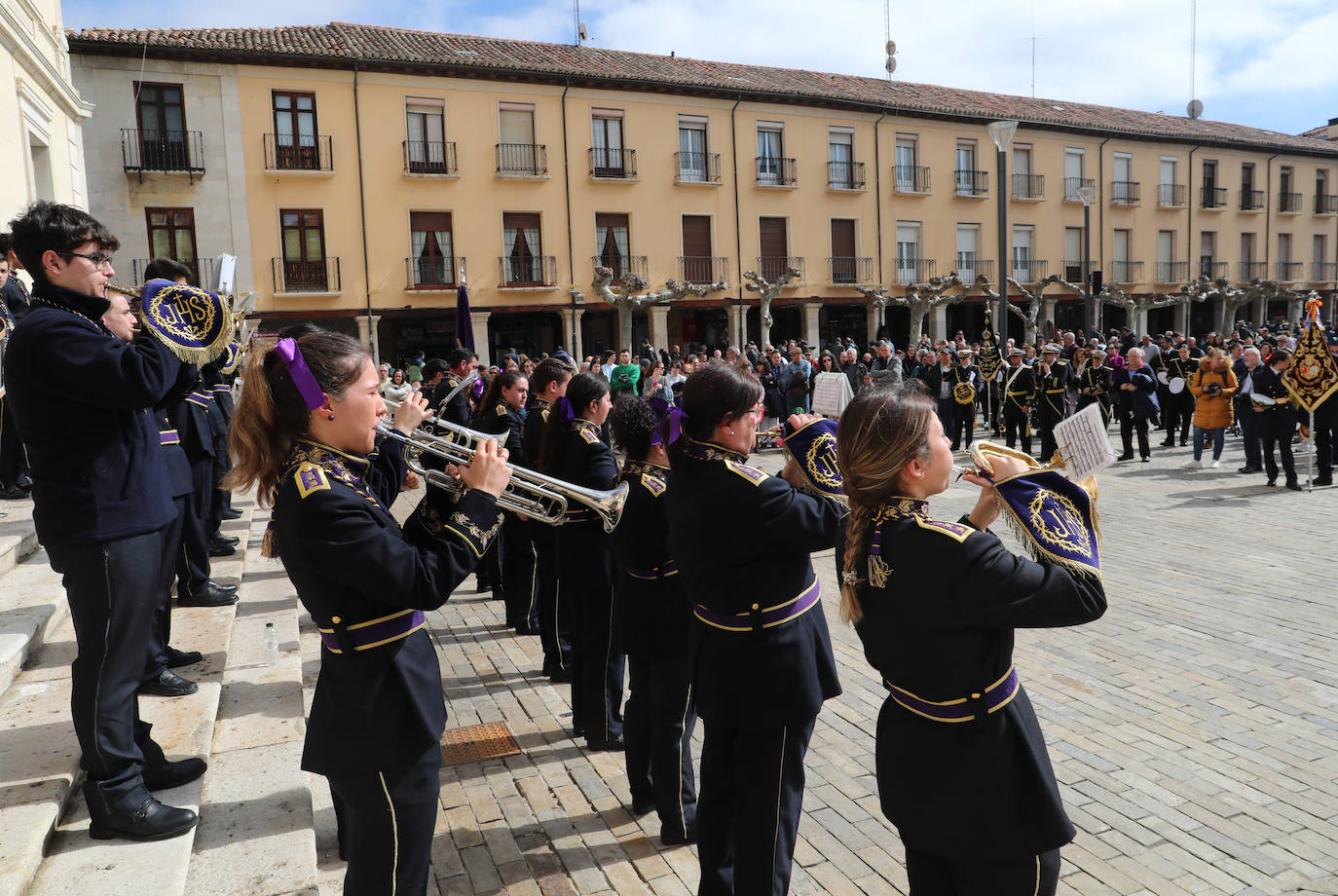 Fotos: La Semana Santa ya suena en la Plaza Mayor de Palencia