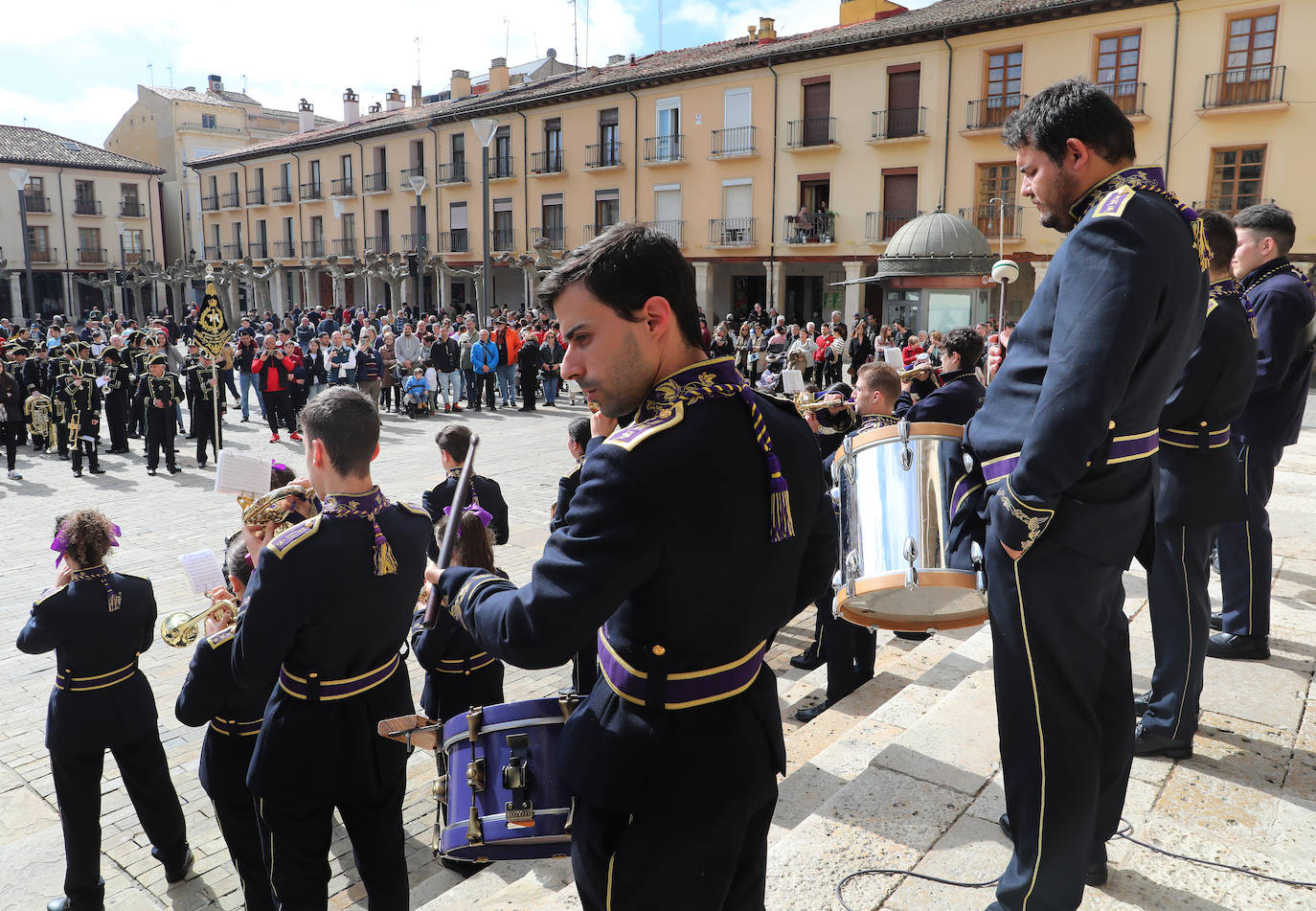 Fotos: La Semana Santa ya suena en la Plaza Mayor de Palencia