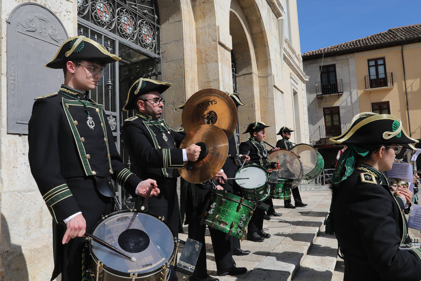 Fotos: La Semana Santa ya suena en la Plaza Mayor de Palencia