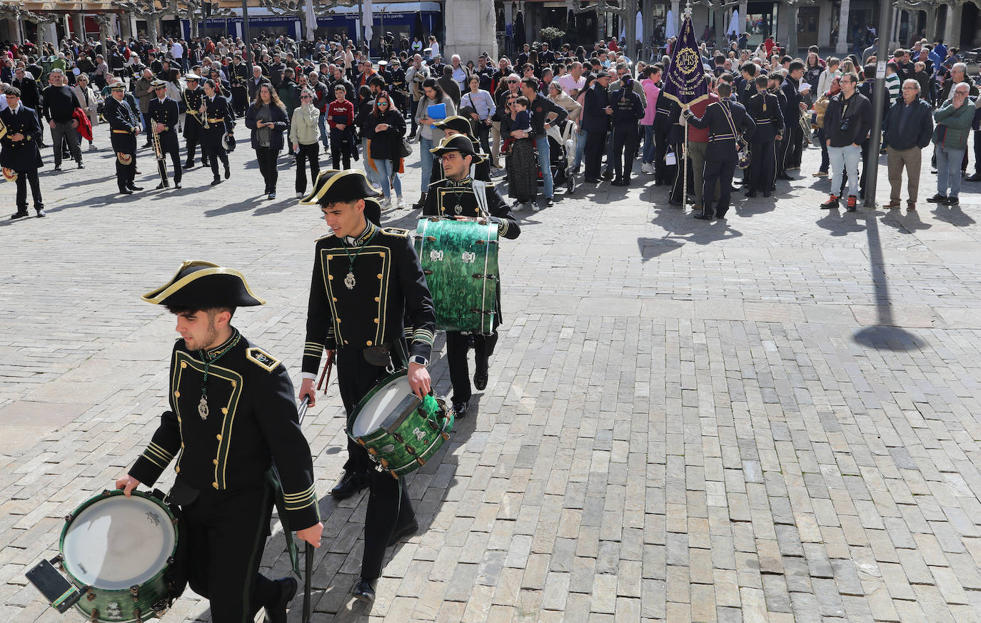 Fotos: La Semana Santa ya suena en la Plaza Mayor de Palencia