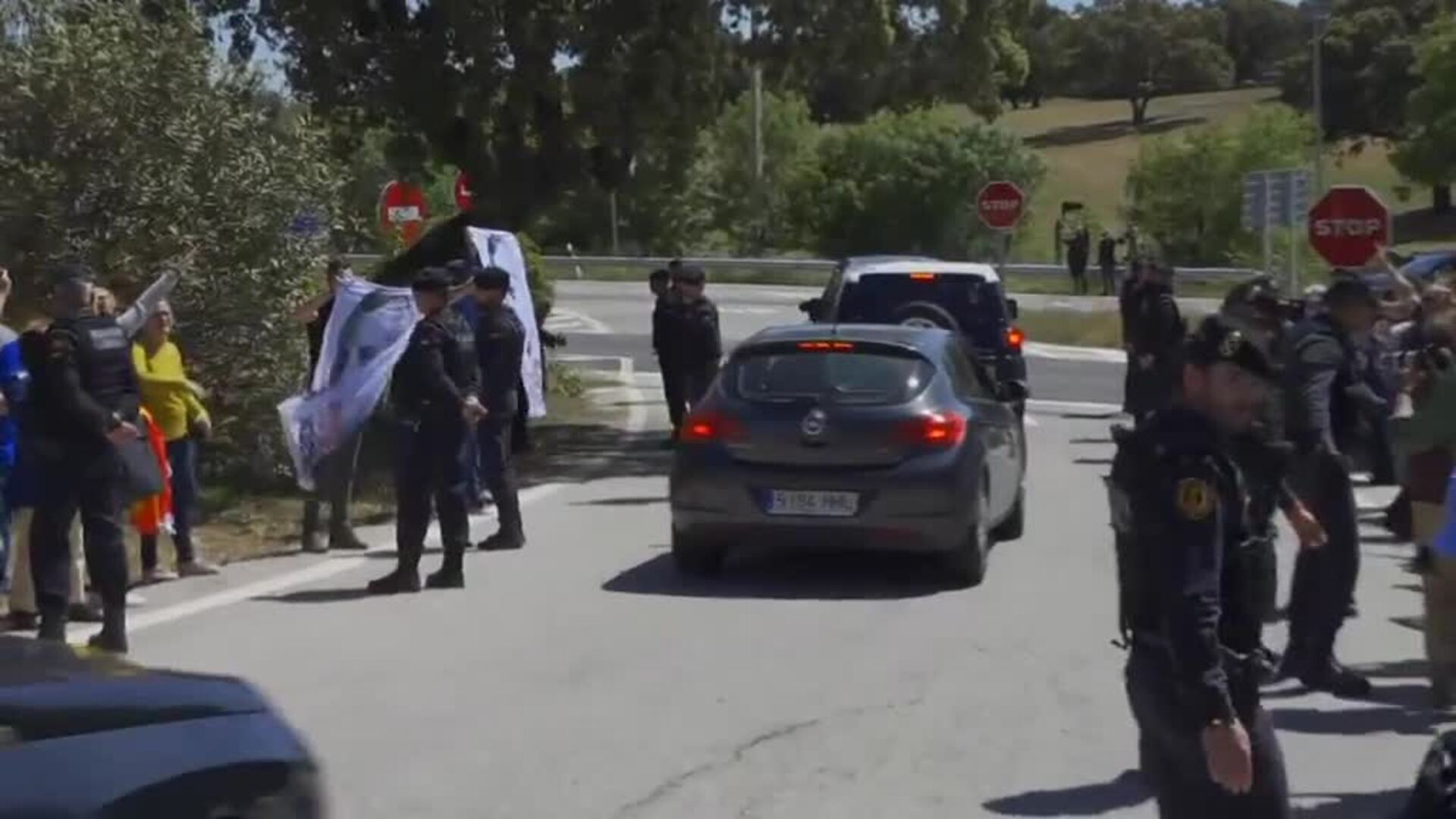 Los restos mortales de Primo de Rivera abandonan el Valle de Cuelgamuros