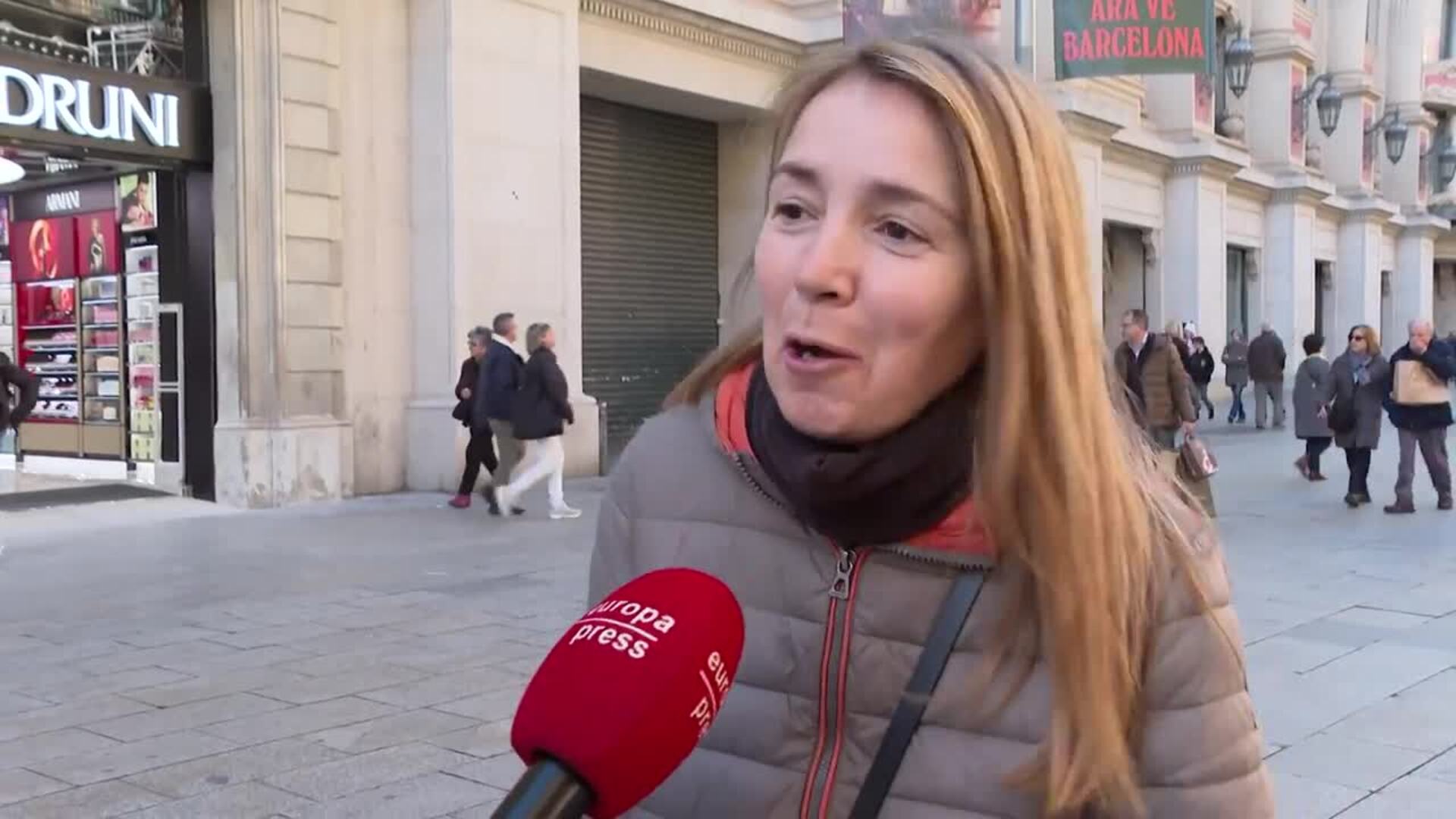 Los barceloneses ultiman sus compras de Navidad