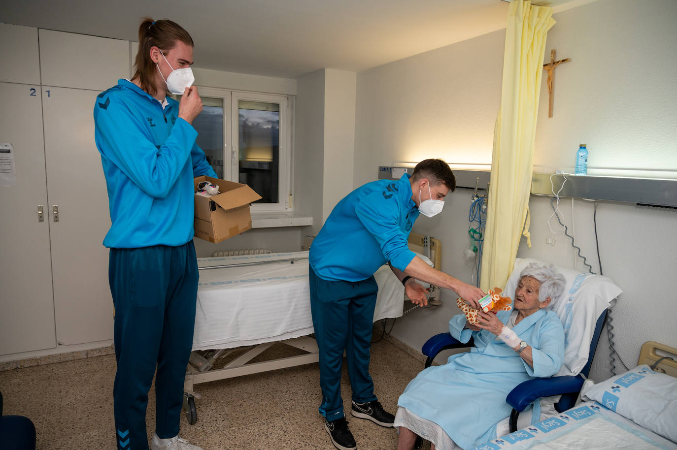 Los jugadores del Zunder se convierten en Reyes Magos en el Hospital Río Carrión