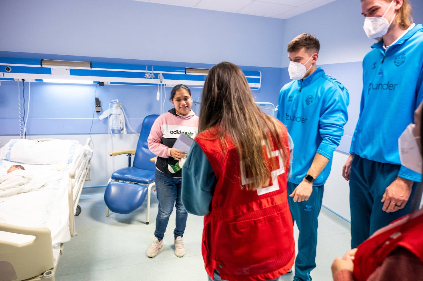 Los jugadores del Zunder se convierten en Reyes Magos en el Hospital Río Carrión