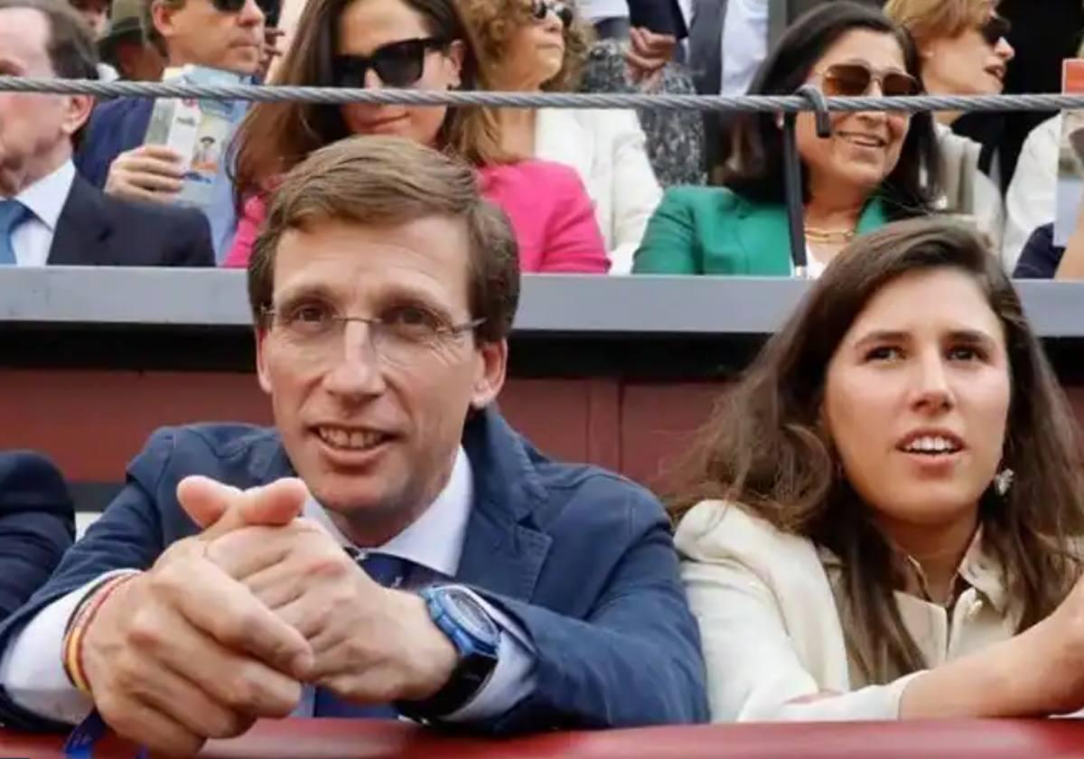 José Luis Martínez Almeida y Teresa Urquijo, en la plaza de Las Ventas.