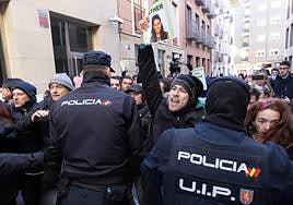 Protesta ante los juzgados con motivo de la declaración de Óscar S.