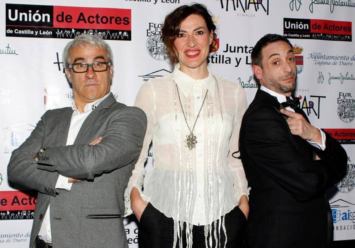 Los actores Carlos Tapia, Marta Ruiz de Viñaspre e Isaac Bravo.