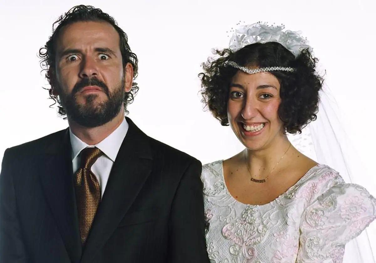 Willy Toledo y Mónica Cervera, en 'Crimen Ferpecto', de Álex de la Iglesia.