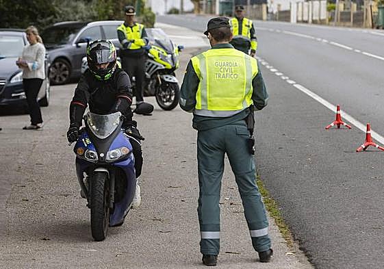 Motorista en un control de tráfico, en una imagen de archivo.