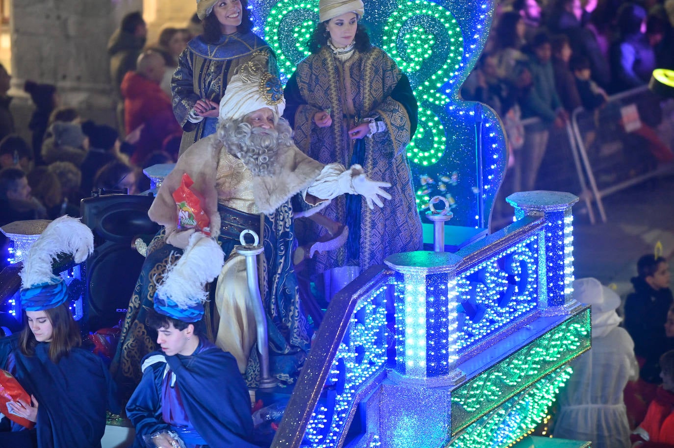 Las imágenes de la cabalgata de los Reyes Magos en Valladolid (2/4)