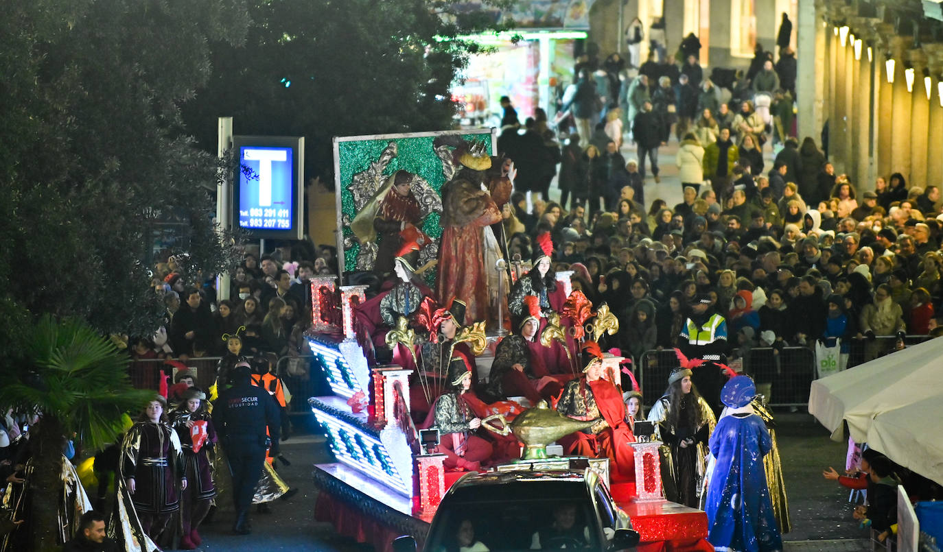 Las imágenes de la cabalgata de los Reyes Magos en Valladolid (3/4)