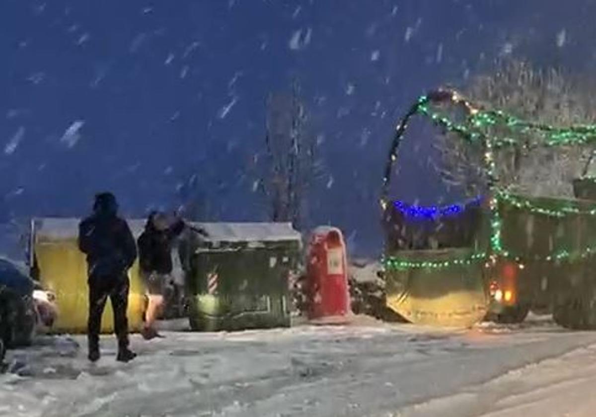 Los Reyes Magos se quedan atascados por la nieve en un pueblo de León