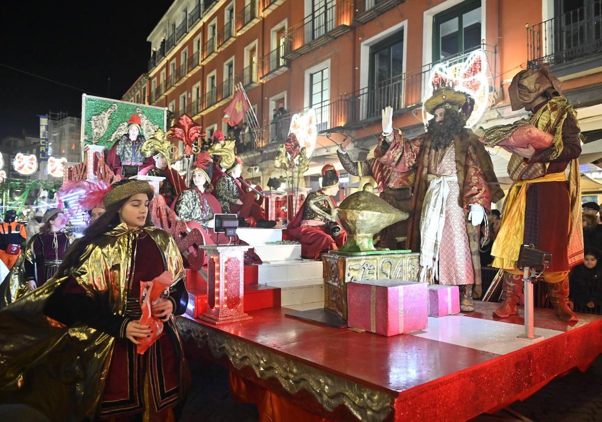 Las imágenes de la cabalgata de los Reyes Magos en Valladolid (1/4)