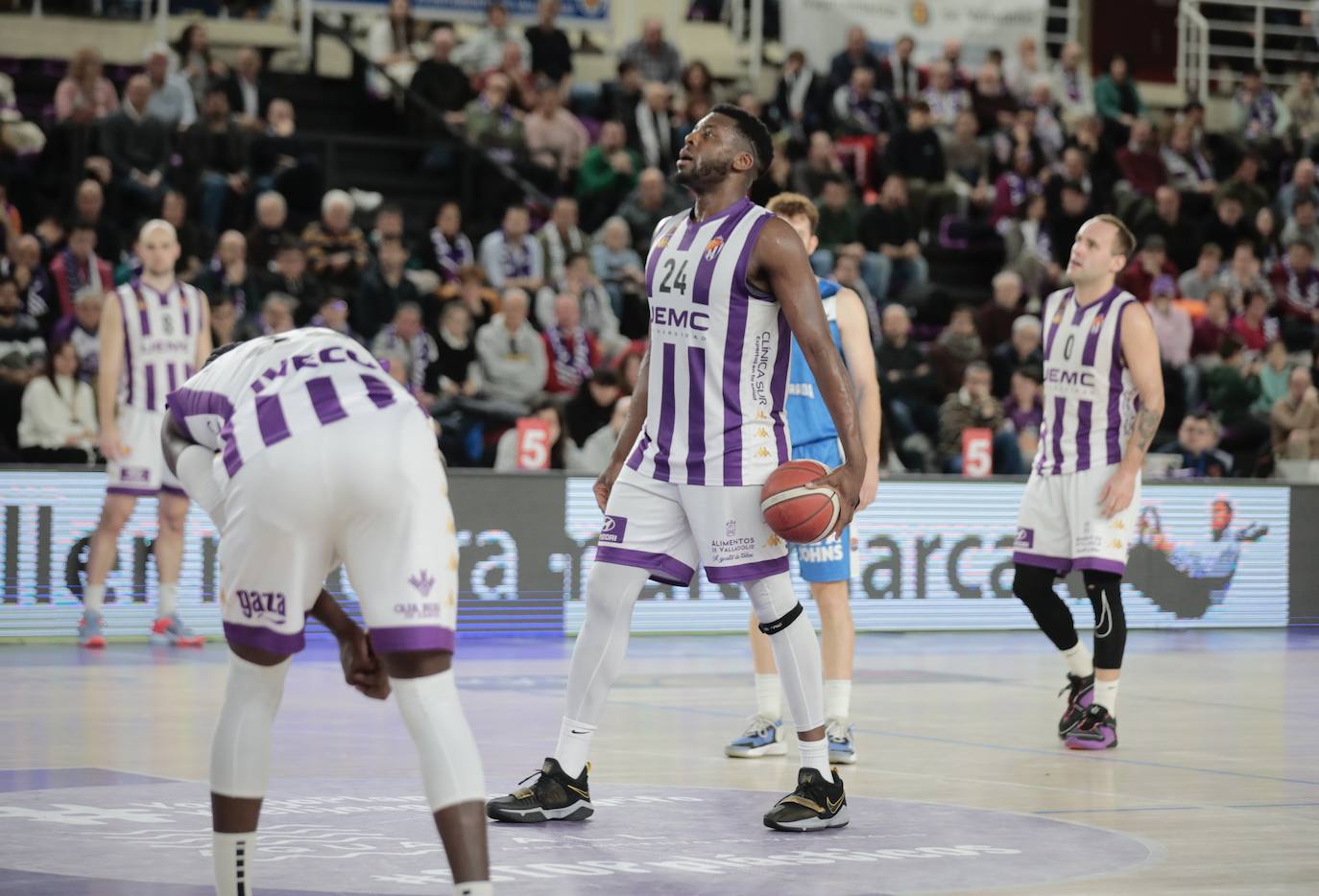 Las imágenes del partido del Real Valladolid Baloncesto contra el Fuenlabrada