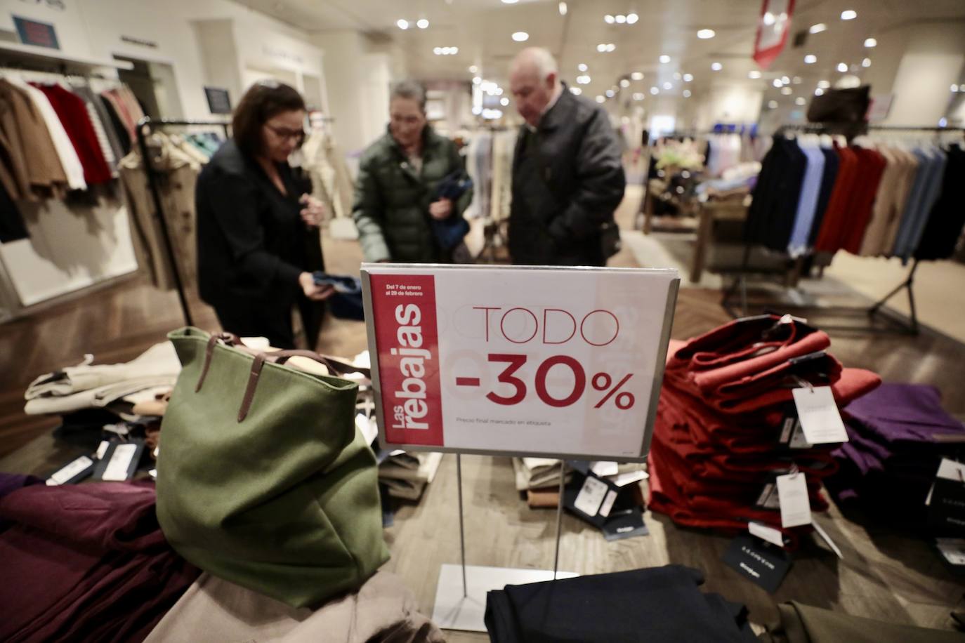 Primer día de rebajas de invierno en Valladolid