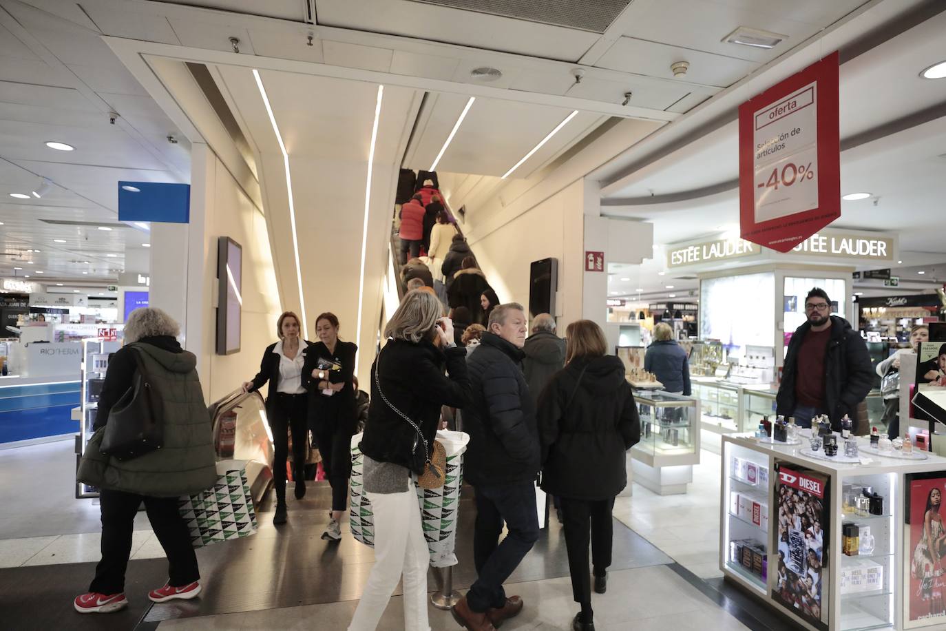 Primer día de rebajas de invierno en Valladolid