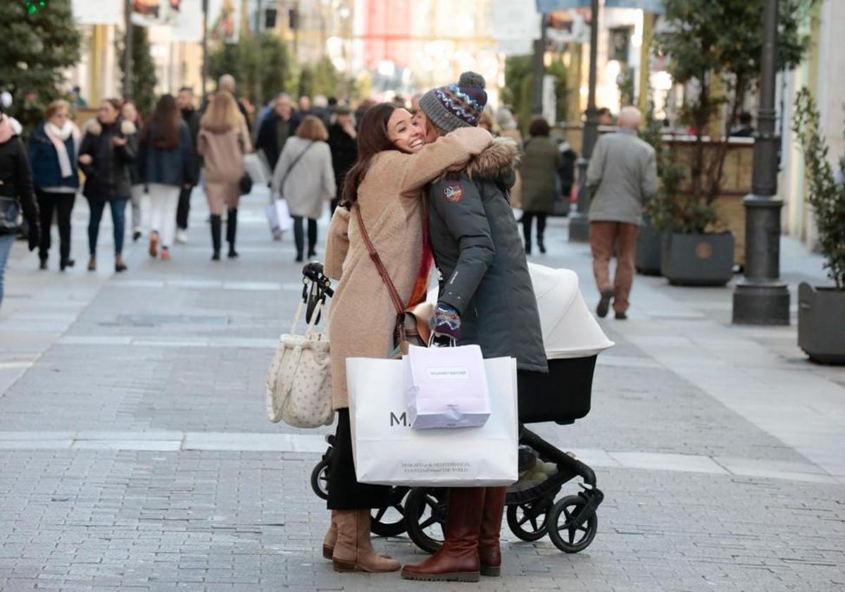 Primer día de rebajas de invierno en Valladolid