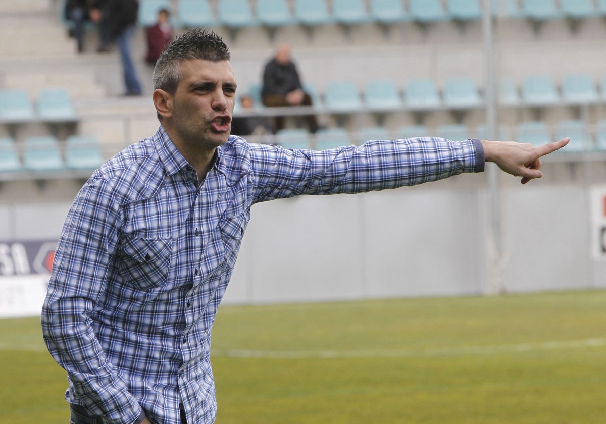 Javier Álvarez de los Mozos, durante su etapa en el Palencia Cristo.