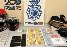 Dinero, sustancias estupefacientes y objetos intervenidos por la Policía Nacional.