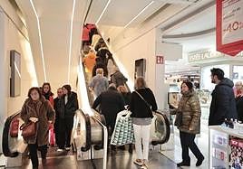 Primer día de rebajas de invierno en Valladolid.