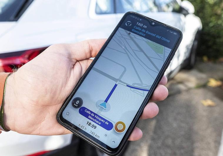 Aplicación Waze, en un teléfono móvil.