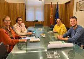 Reunión de la alcaldesa de Palencia y el concejal de Urbanismo en la sede de la CHD.