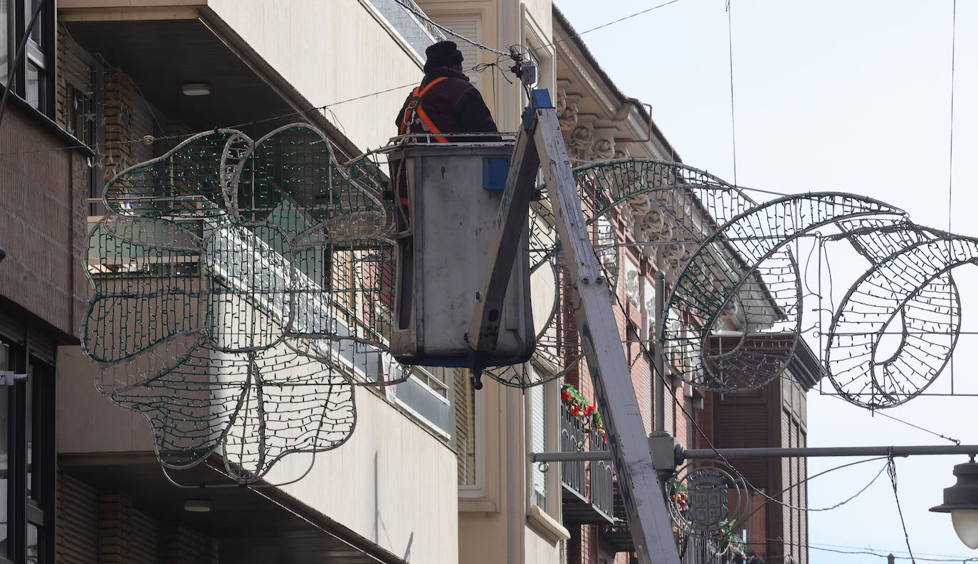 Los adornos navideños se despiden once meses de Palencia