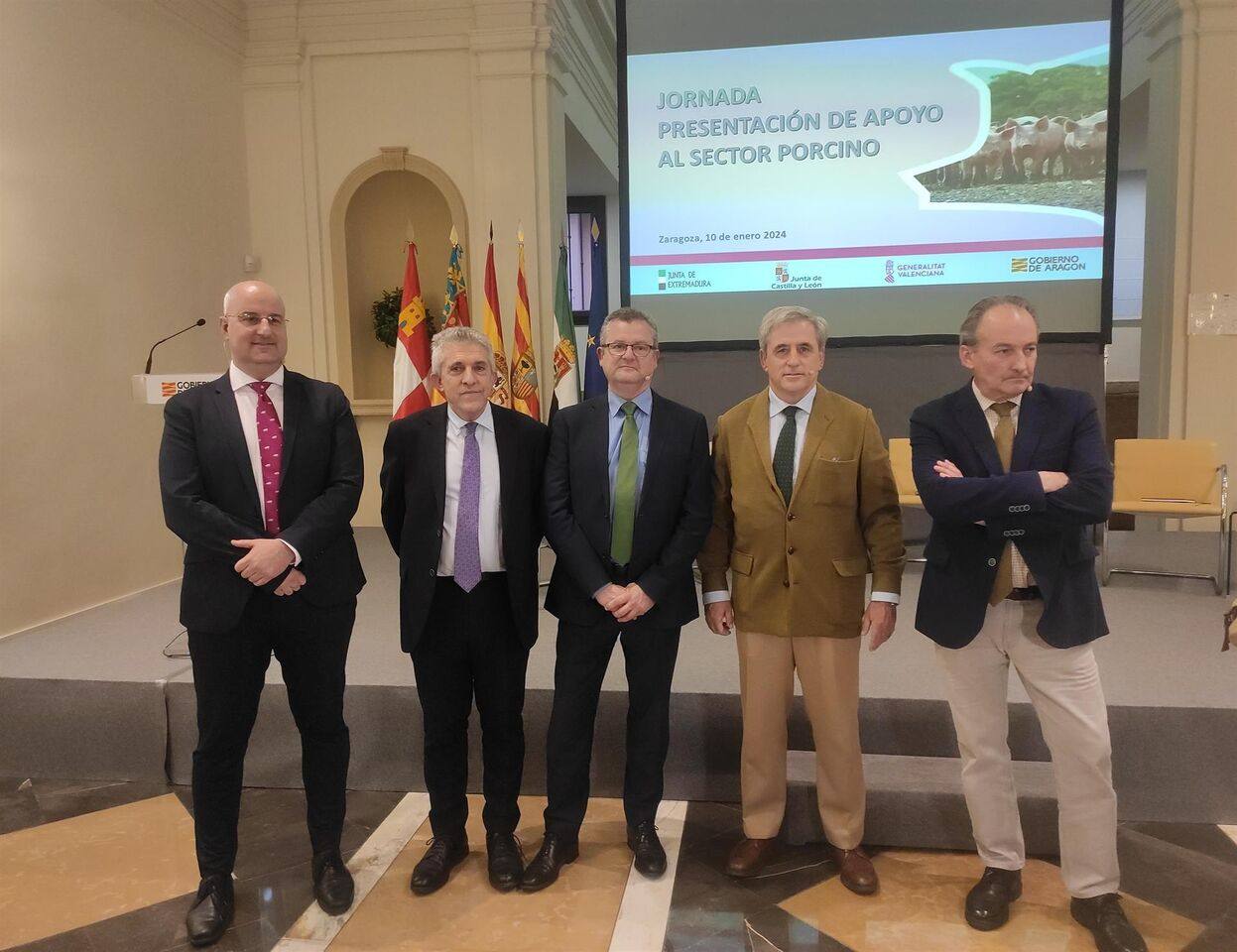 El director de la Anprogapor, Miguel Ángel Higuera, junto a los consejeros de Agricultura de Aragón, Ángel Samper; Castilla y León, Gerardo Dueñas; Extremadura, Ignacio Higuero; y la Comunidad Valenciana, José Luis Aguirre.