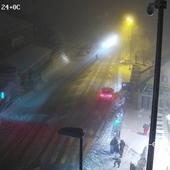 La nieve impone cadenas e impide el paso de camiones en la subida a Navacerrada