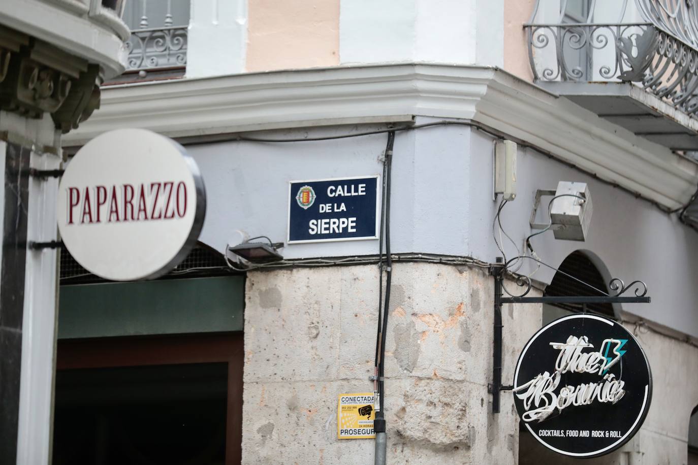 Un paseo en imágenes por la calle Sierpe